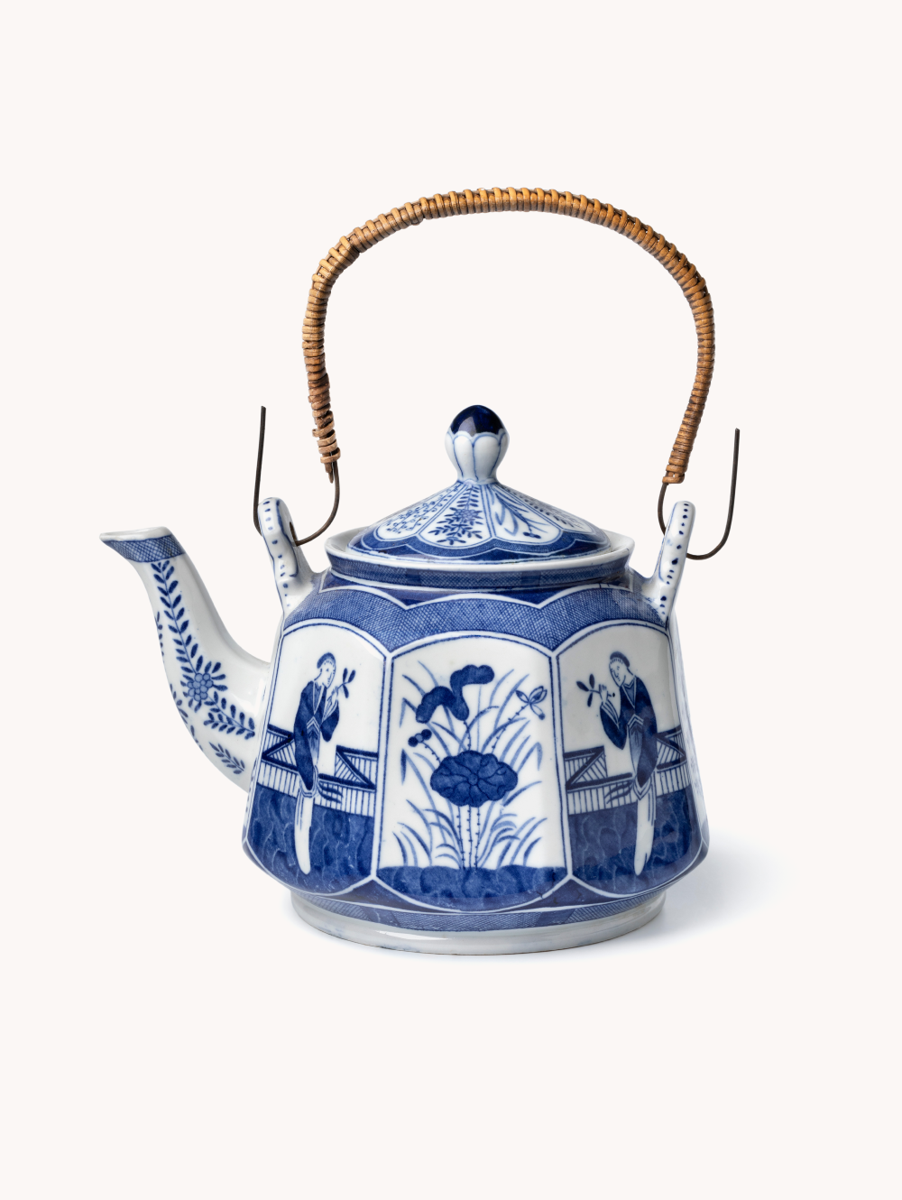 Abstract Ceramic Sculpture – Leaf Design